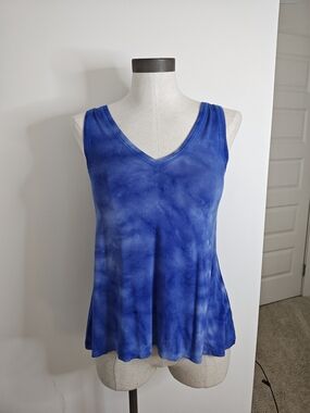 American Eagle Outfitters Blue Tie-Dye V-Neck Tank